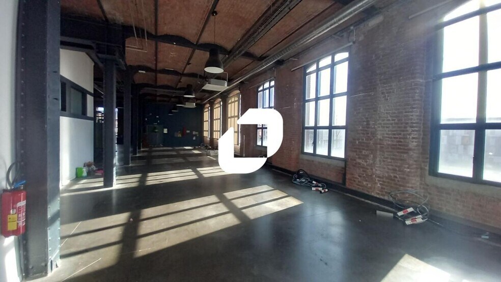 Office in Roubaix for lease - Building Photo - Image 3 of 14