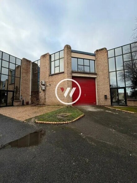 Flex in Le Thillay for lease - Building Photo - Image 2 of 8