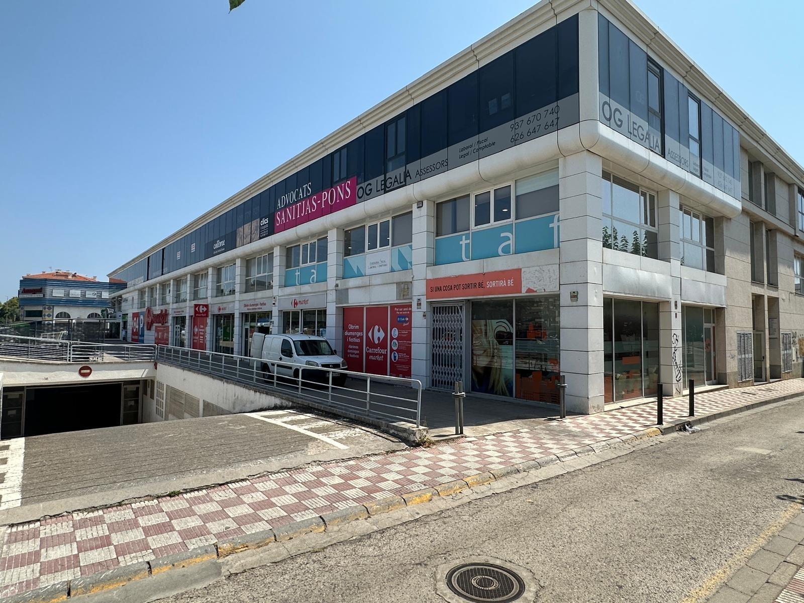 Office/Retail in Pineda de Mar, Barcelona for lease Primary Photo- Image 1 of 5