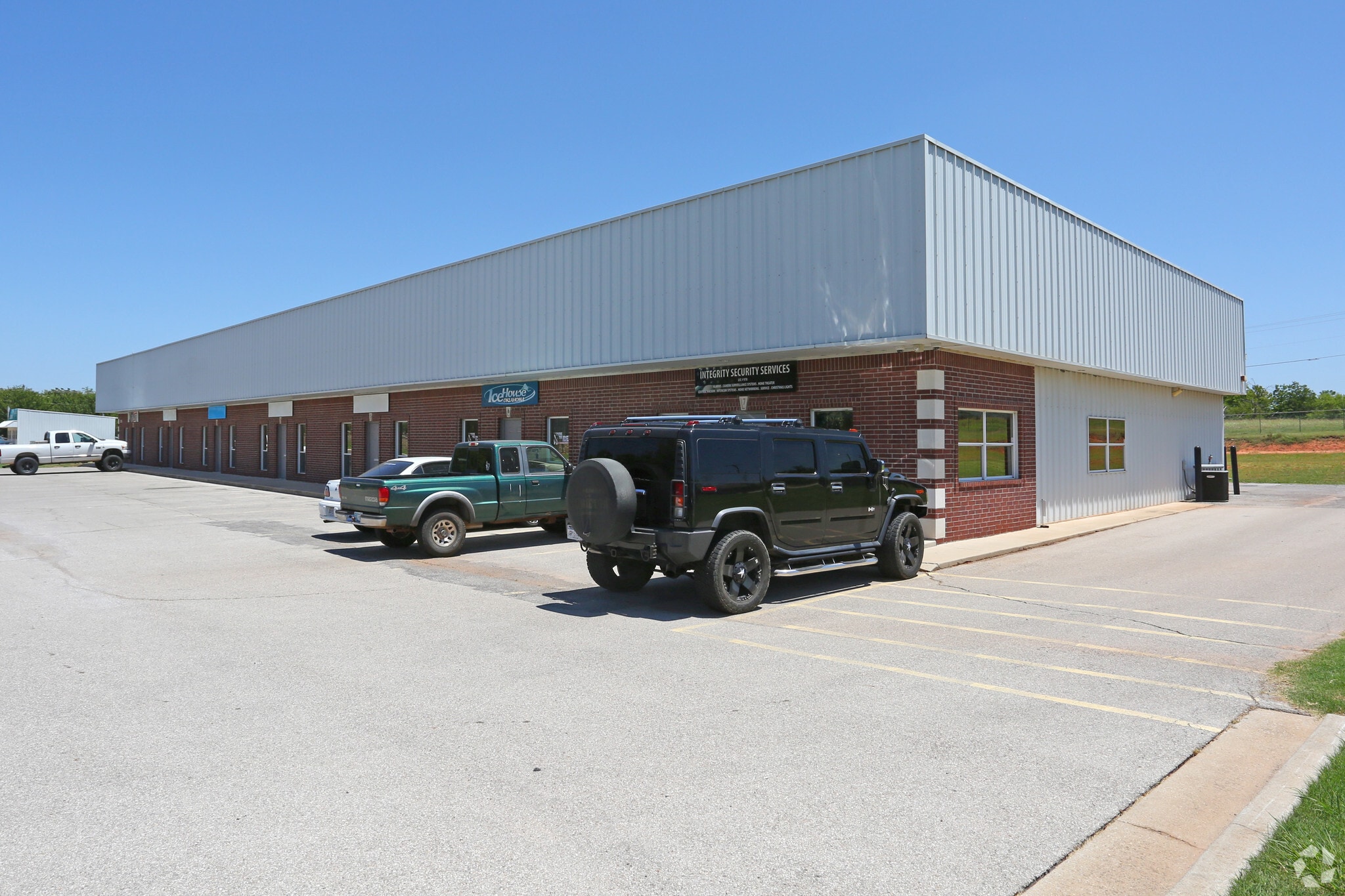 2350 S Midwest Blvd, Oklahoma City, OK for lease Primary Photo- Image 1 of 26
