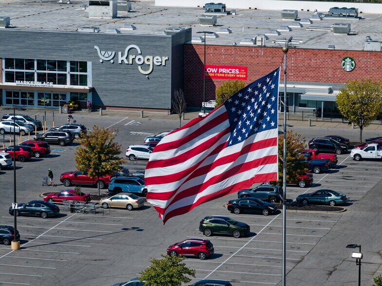 3549 E 10th St, Jeffersonville, IN à louer - Photo du bâtiment - Image 2 de 5