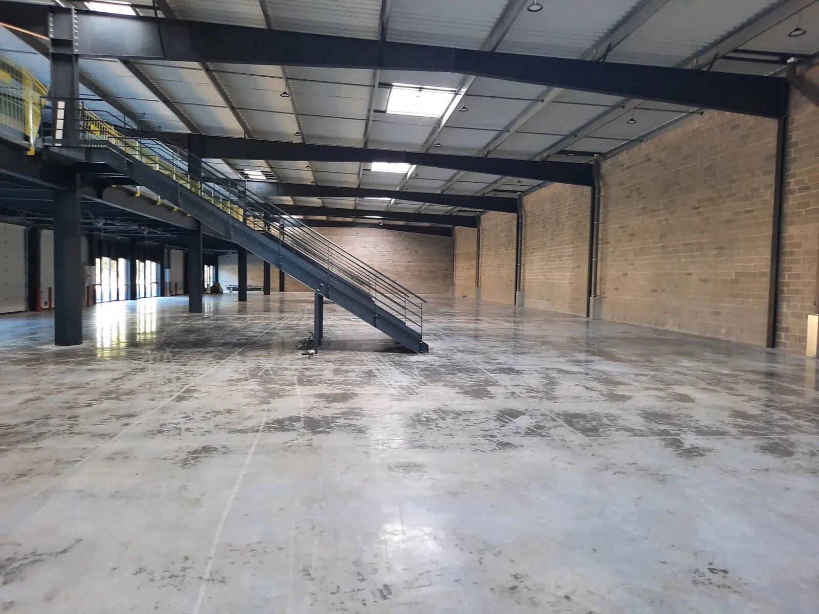 Flex in Bondoufle for lease Building Photo- Image 1 of 6