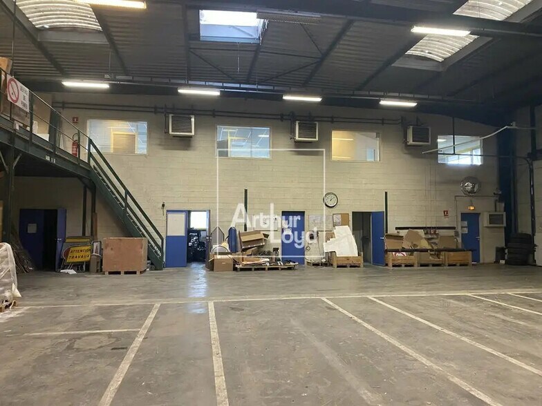 Industrial in Étréchy for lease - Interior Photo - Image 3 of 4