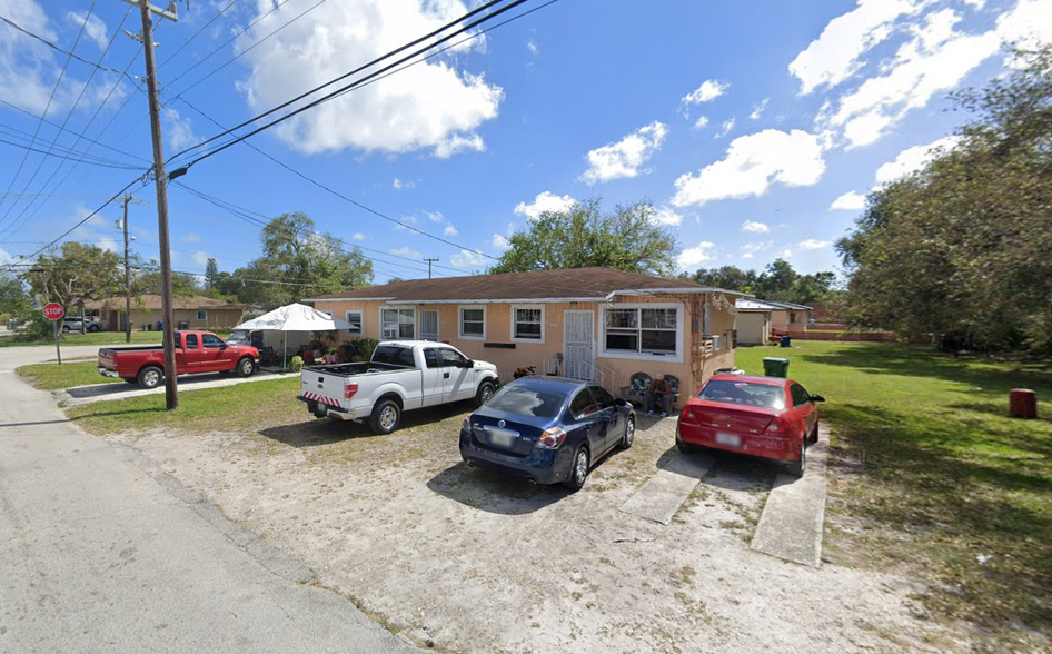 2400 NW 61st St, Miami, FL for sale - Building Photo - Image 2 of 2