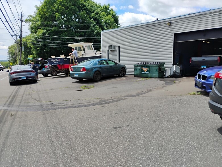 2 E Hayestown Rd, Danbury, CT for sale - Building Photo - Image 3 of 8