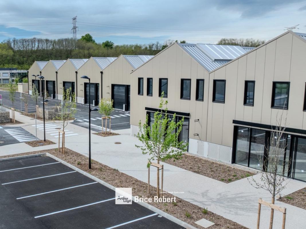 Flex in Toussieu for lease Building Photo- Image 1 of 7