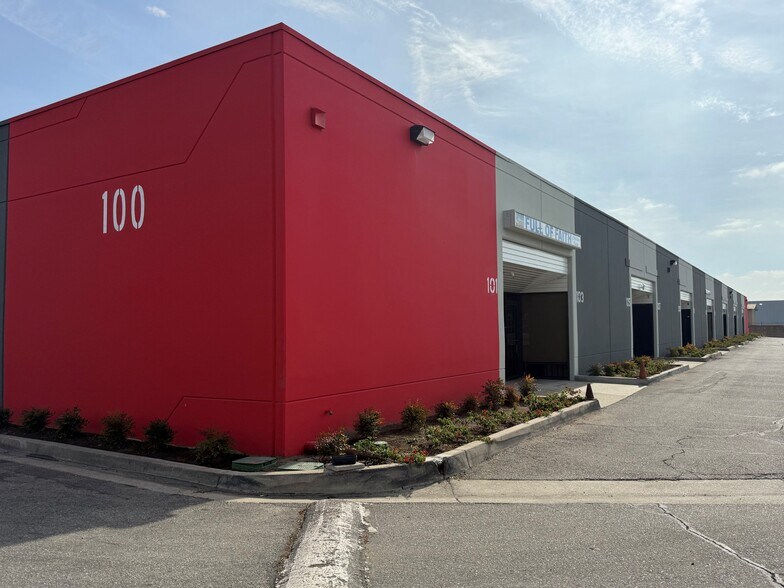 2300 S Reservoir St, Pomona, CA à louer - Photo du bâtiment - Image 2 de 8