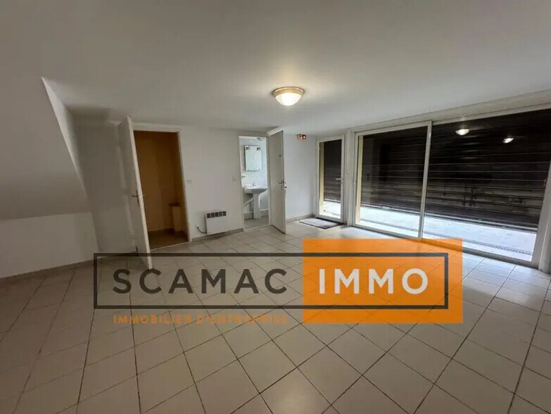Office in Rognac for lease - Building Photo - Image 2 of 9