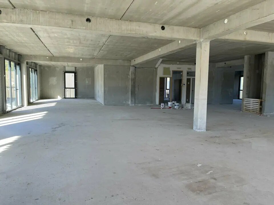 Retail in Aubagne for lease Interior Photo- Image 1 of 5