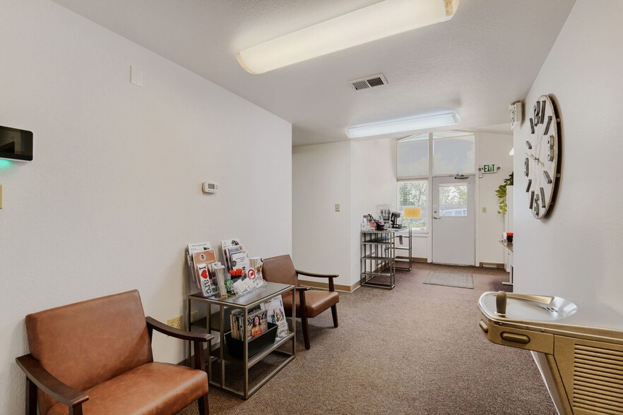 641 E 112th Ave, Northglenn, CO for sale - Interior Photo - Image 3 of 27