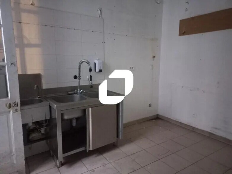 Retail in Lille for sale - Interior Photo - Image 3 of 5
