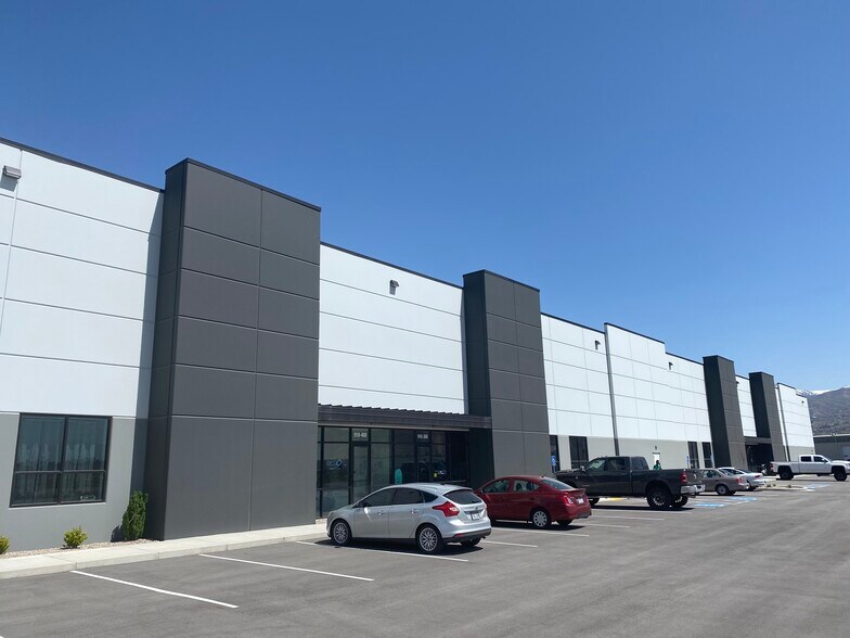 910 W Center St, North Salt Lake, UT à louer - Photo du bâtiment - Image 3 de 8