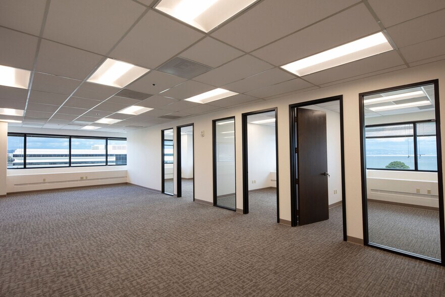 395 Oyster Point Blvd, South San Francisco, CA à louer - Photo intérieure - Image 2 de 16