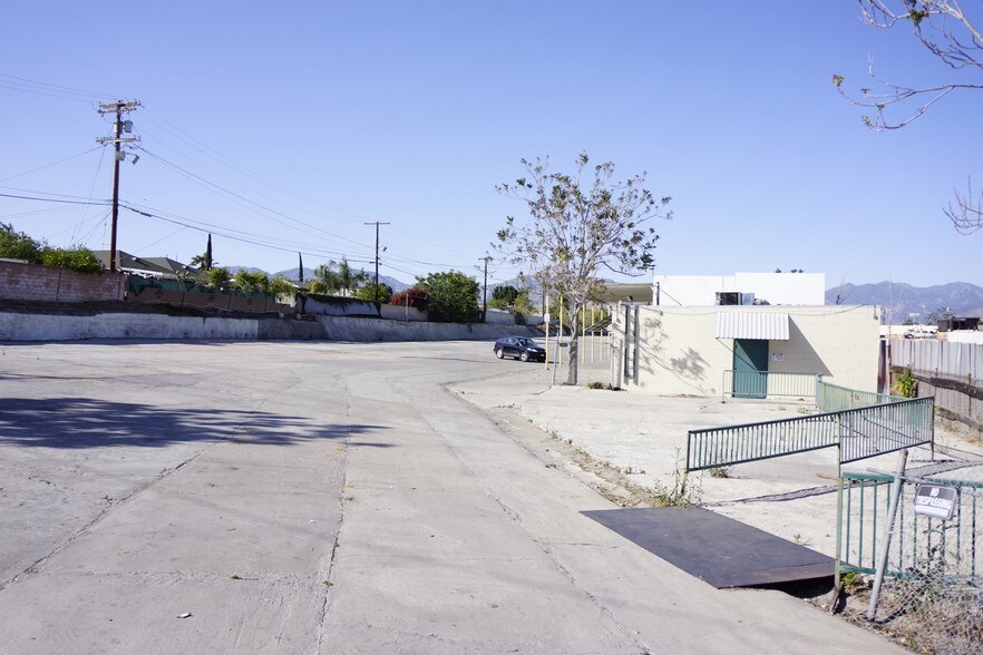 9740 Telfair Ave, Pacoima, CA à louer - Photo du bâtiment - Image 2 de 8