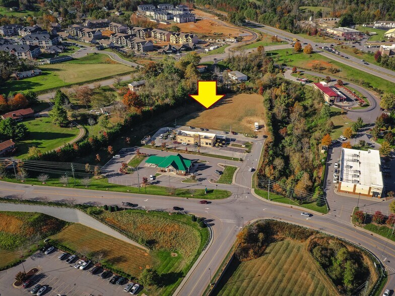 99999 Gill Rd, Weaverville, NC à vendre - Photo du bâtiment - Image 3 de 11