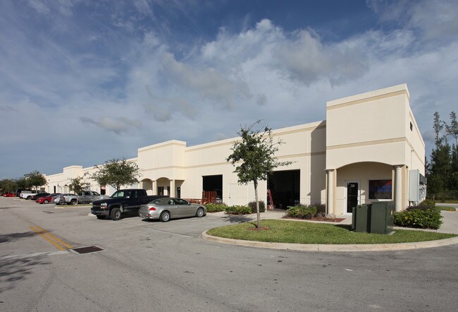 Plus de détails pour 587 105th Ave N, West Palm Beach, FL - Local d'activités à louer