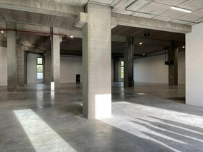 Office in Colombes for lease Interior Photo- Image 2 of 4