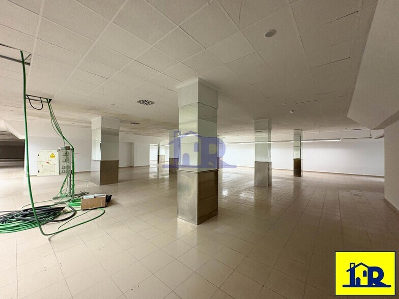 Retail in Cuenca, Cuenca for lease - Interior Photo - Image 3 of 5