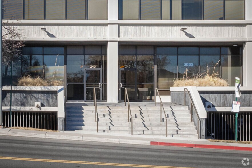 245 E Liberty St, Reno, NV à vendre - Photo du bâtiment - Image 3 de 12