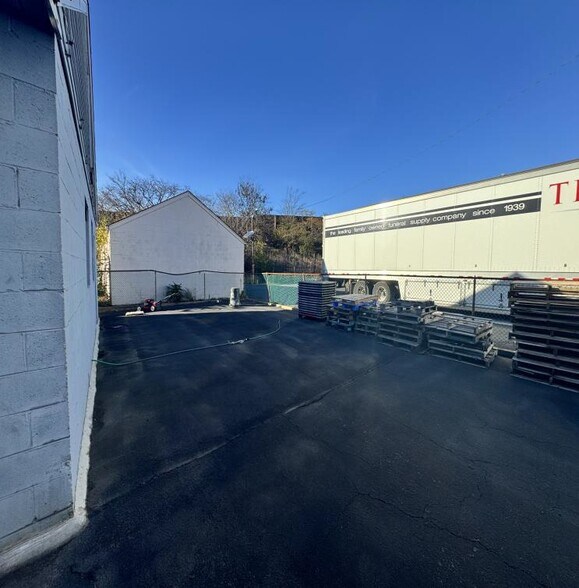 13 Coral St, Edison, NJ à louer - Photo du bâtiment - Image 3 de 4