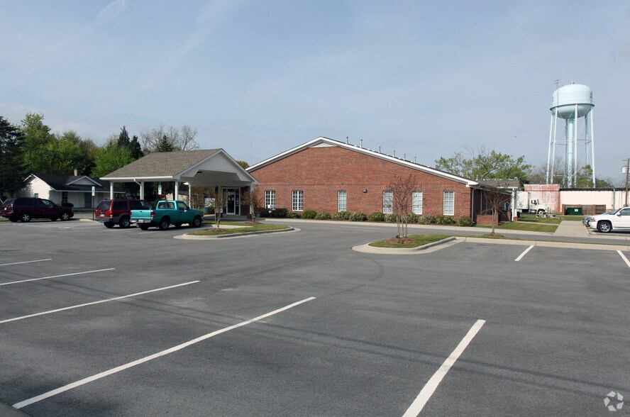 153 E Mclean St, Saint Pauls, NC à louer - Photo du bâtiment - Image 1 de 2