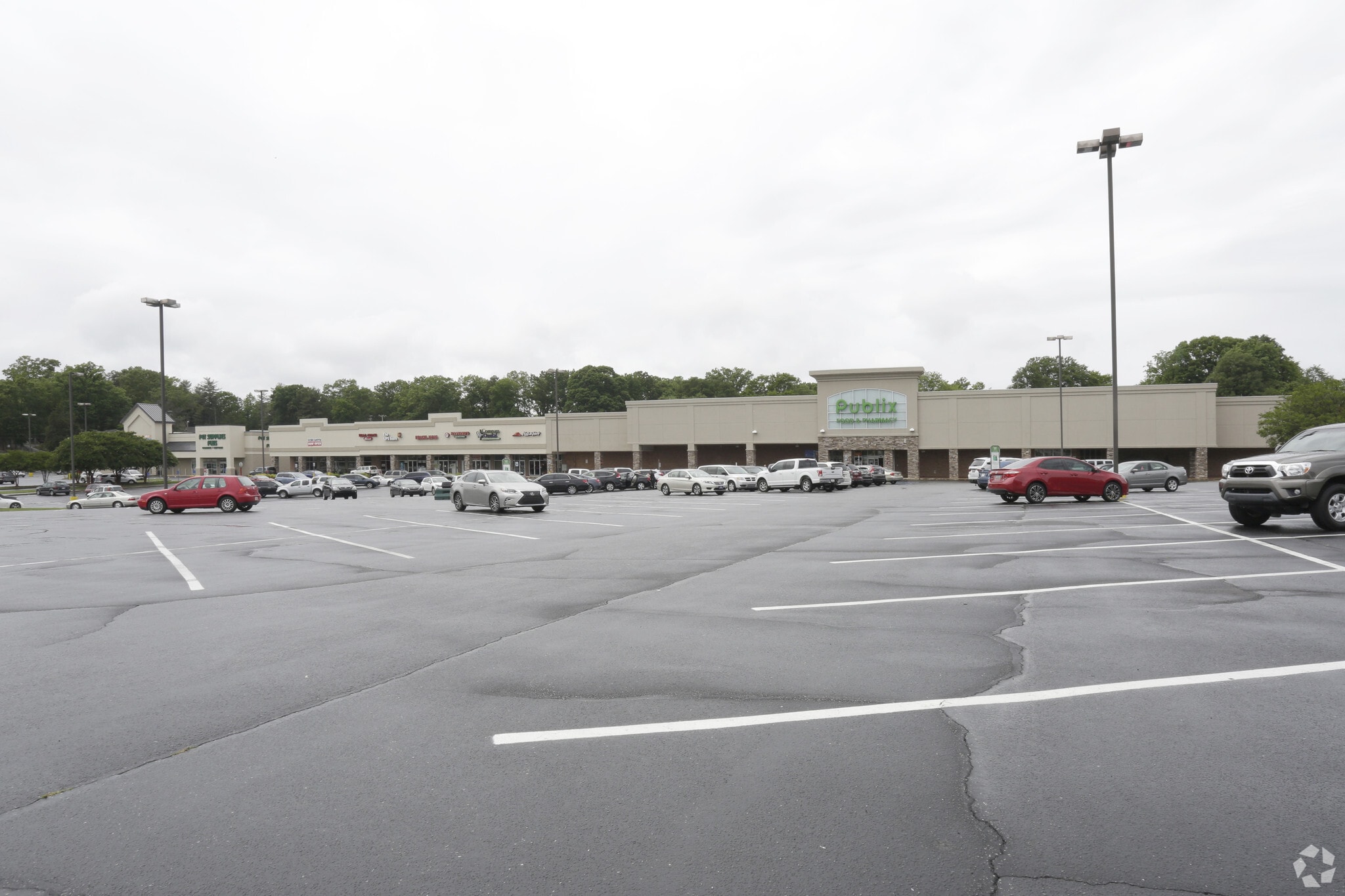 2801 Wade Hampton Blvd, Taylors, SC for lease Primary Photo- Image 1 of 6
