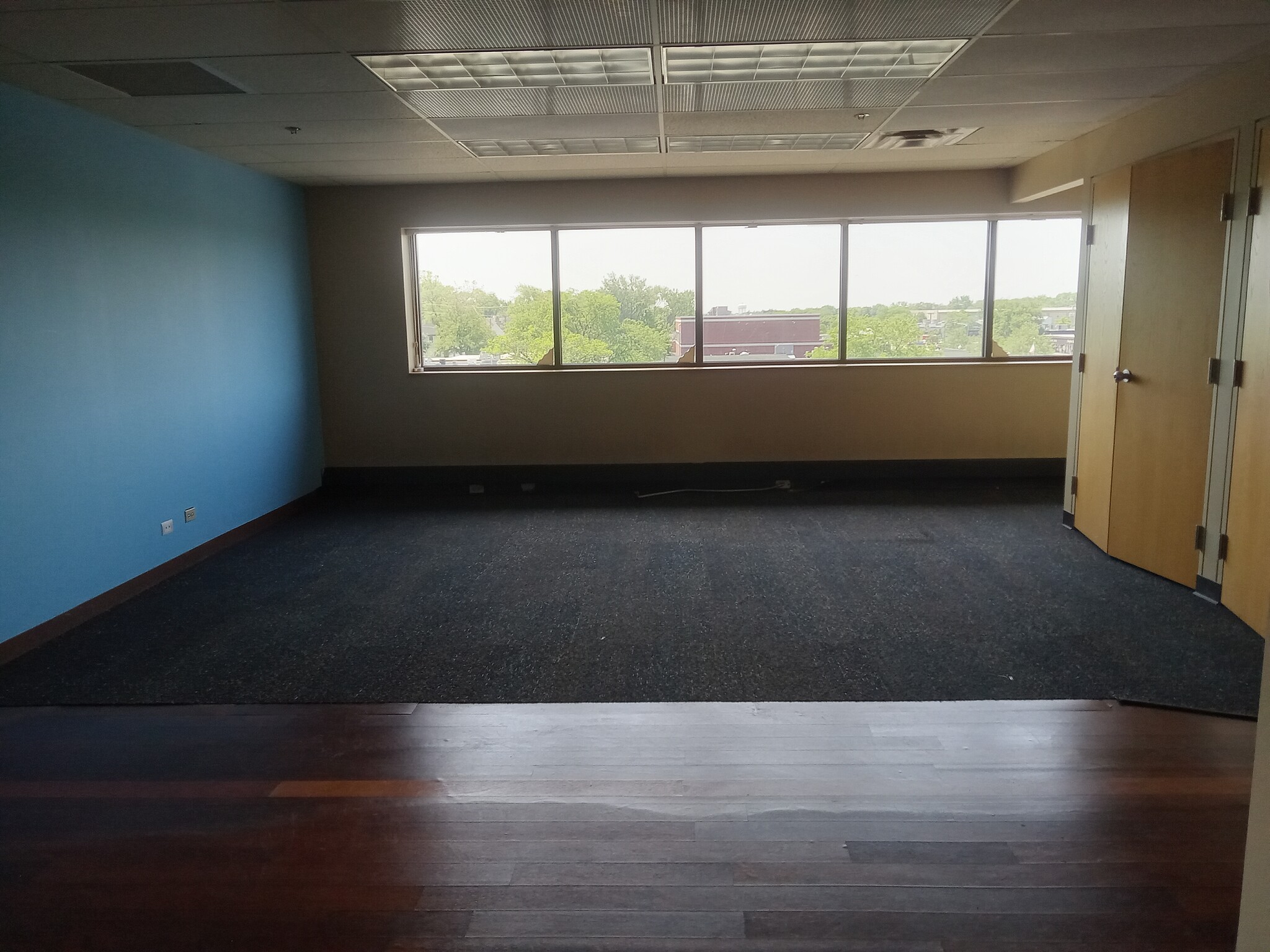 1939 Waukegan Rd, Glenview, IL for lease Interior Photo- Image 1 of 9