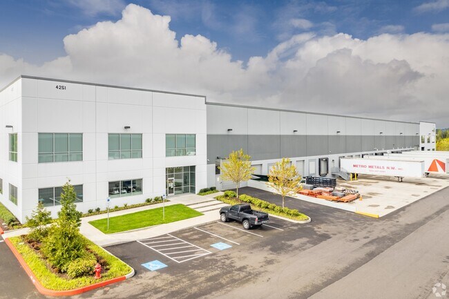 Plus de détails pour 4251 NE 185th Dr, Portland, OR - Industriel à louer