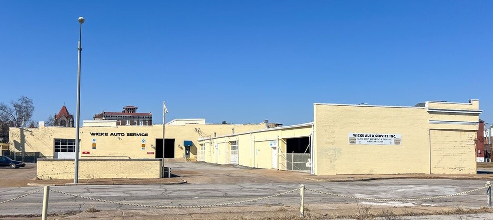 Olive St portefeuille de 2 propriétés à vendre sur LoopNet.ca - Photo du bâtiment - Image 1 de 8