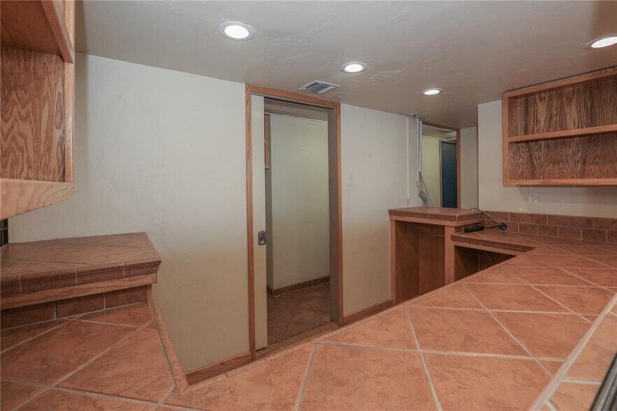 500 Park Pl, Mustang, OK à vendre - Photo intérieure - Image 3 de 11
