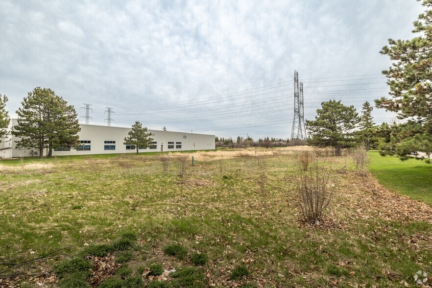 2375 St. Laurent Blvd, Ottawa, ON for sale - Building Photo - Image 3 of 3