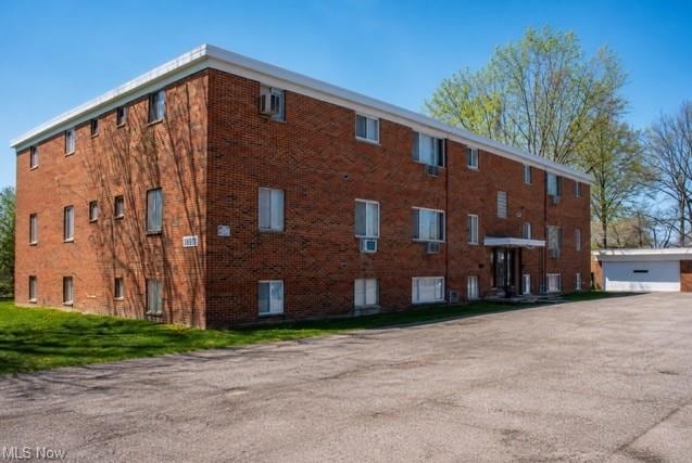 18911 Bella Dr, Cleveland, OH à vendre Photo du bâtiment- Image 1 de 9