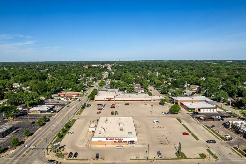 5910 N 2nd St, Loves Park, IL for lease - Building Photo - Image 2 of 3