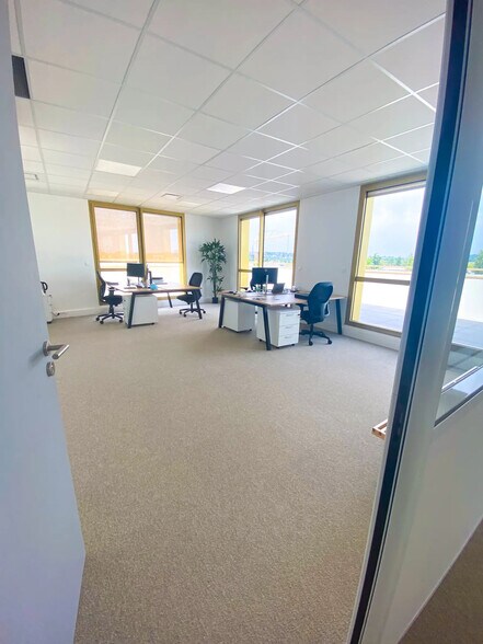 16 Chemin Du Tronchon, Dardilly à louer - Photo du bâtiment - Image 2 de 32