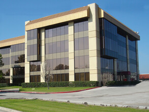 415 E Airport Fwy, Irving, TX for lease Building Photo- Image 1 of 16