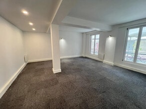 57 Boulevard Du Montparnasse, Paris for lease Interior Photo- Image 2 of 3
