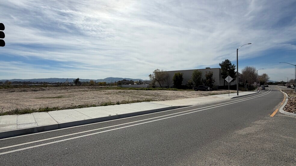 8024 3rd St, Highland, CA à vendre - Photo du bâtiment - Image 2 de 7