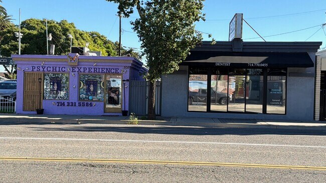 Plus de détails pour 504 S Harbor Blvd, Fullerton, CA - Commerce de détail à vendre