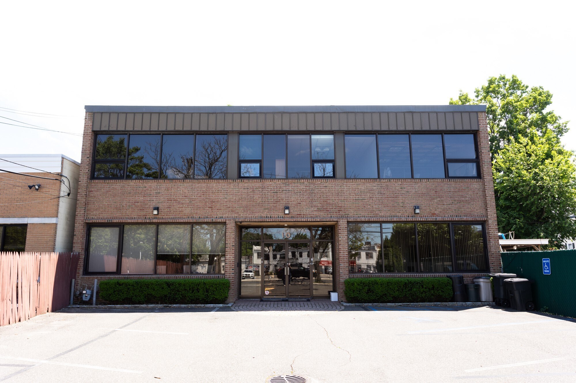 10 Maple St, Port Washington, NY à louer Photo du bâtiment- Image 1 de 10