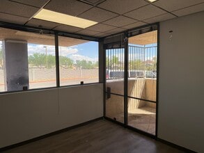 2500 W Washington Ave, Las Vegas, NV à louer Photo intérieure- Image 2 de 7