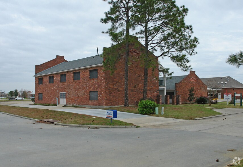 11603 Newcastle Ave, Baton Rouge, LA à vendre - Photo du bâtiment - Image 2 de 50