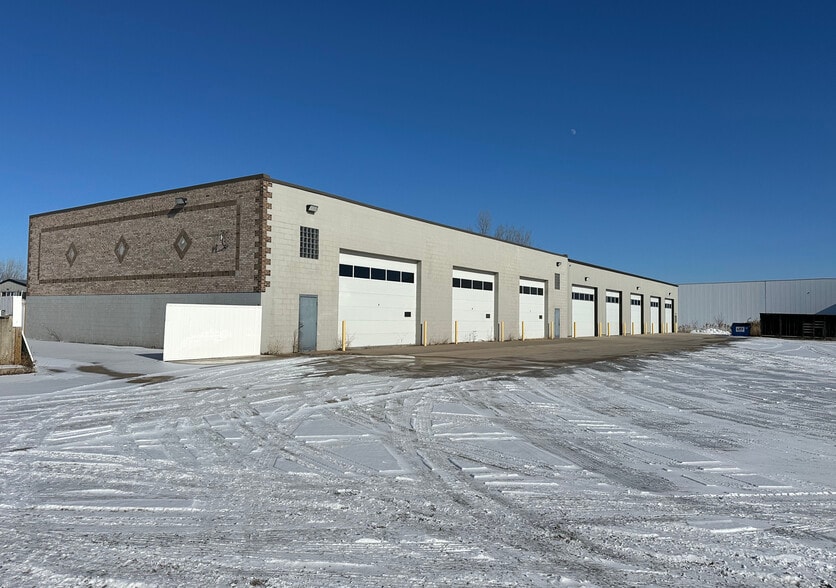 N982 Craftsmen Dr, Greenville, WI for lease - Building Photo - Image 2 of 3