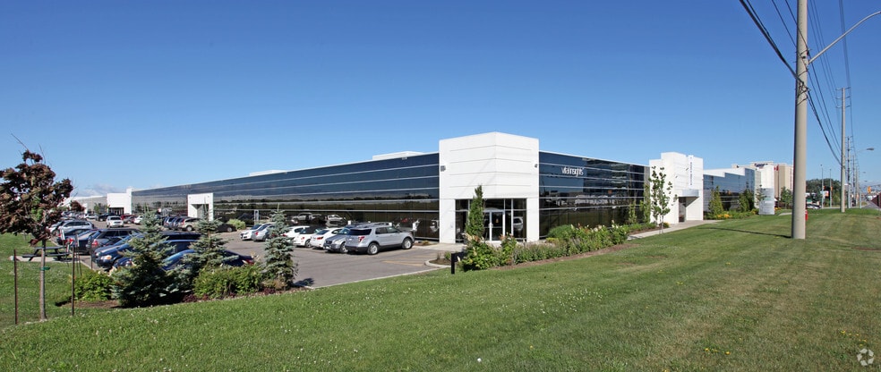 60 Courtneypark Dr W, Mississauga, ON for lease - Building Photo - Image 3 of 4