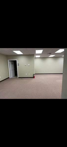 1660 Route 112, Port Jefferson Station, NY for lease - Building Photo - Image 3 of 13