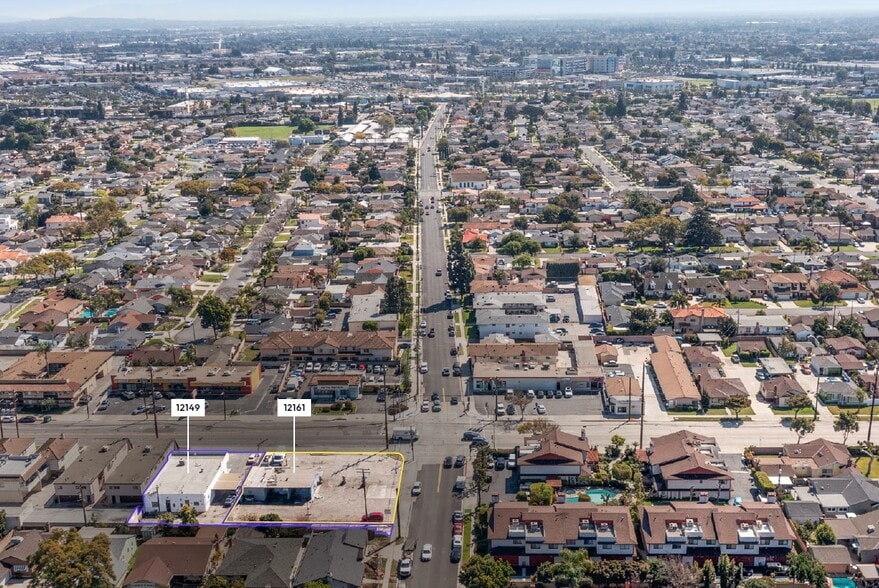 Downey Ave Portfolio portfolio of 2 properties for sale on LoopNet.ca - Building Photo - Image 2 of 6