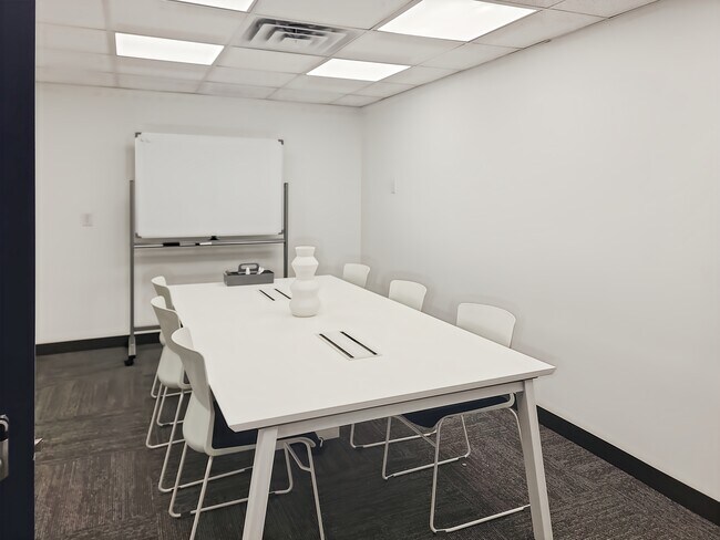 Plus de détails pour 6080-6090 S 108th St, Hales Corners, WI - Coworking à louer
