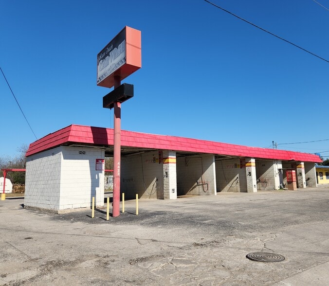 4423 E Houston St, San Antonio, TX à vendre - Photo du bâtiment - Image 2 de 6