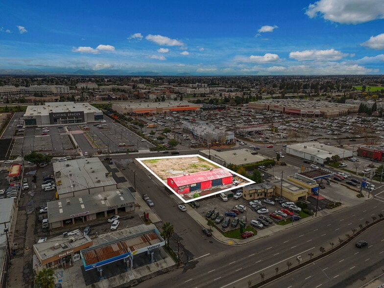 Prime River Park Retail Pad | 3 APNS portefeuille de 2 propriétés à vendre sur LoopNet.ca - Photo principale - Image 1 de 3