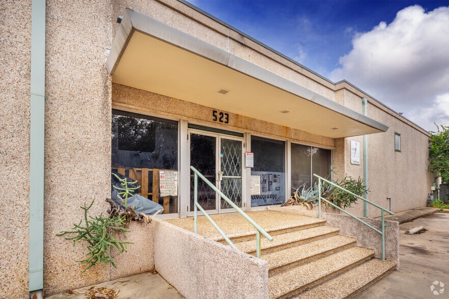 523 Urban Loop, San Antonio, TX à louer - Photo du bâtiment - Image 2 de 24