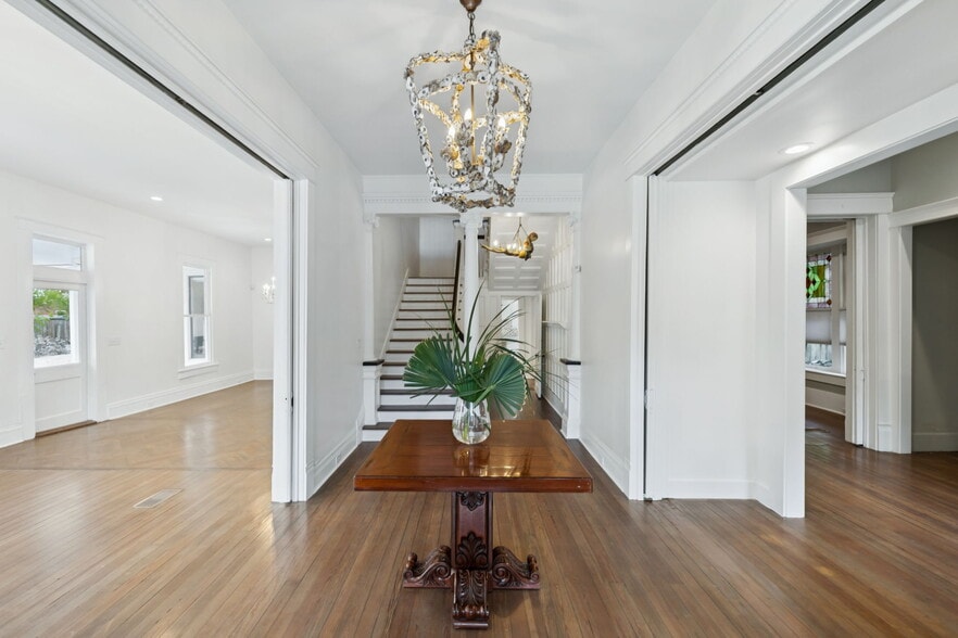 321 E Dewey Pl, San Antonio, TX for sale - Building Photo - Image 3 of 23